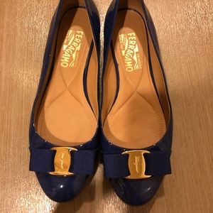 Salvatore Ferragamo Varina flat patent blue